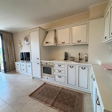 эстебан с 2 спальнями Apartment